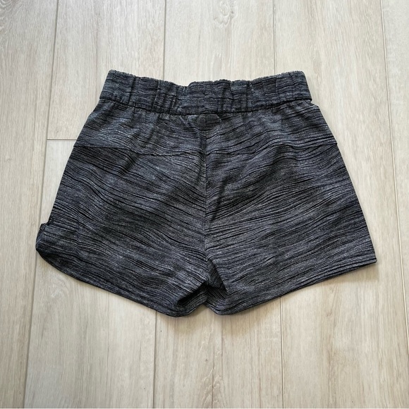 Lululemon Shorts Women’s Size 4 - Picture 3 of 3